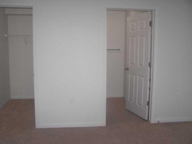 2079 Charlotte St - Photo 3 of 5