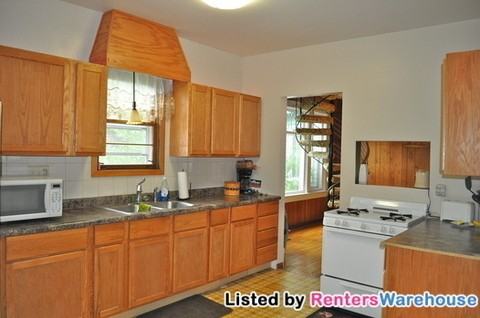 1107 College St - Photo 2 of 15