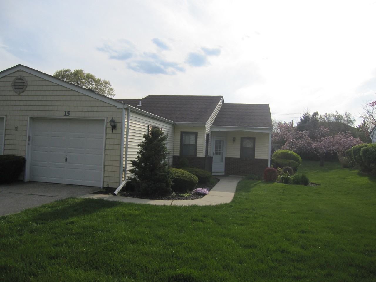 15 Knolls Dr - Photo 2 of 11