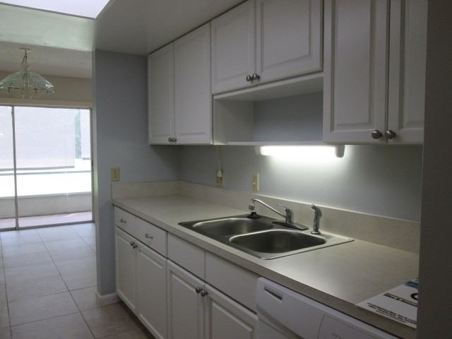 931 NW Sunset Dr #3 - Photo 2 of 15