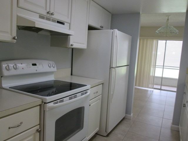 931 NW Sunset Dr #3 - Photo 3 of 15