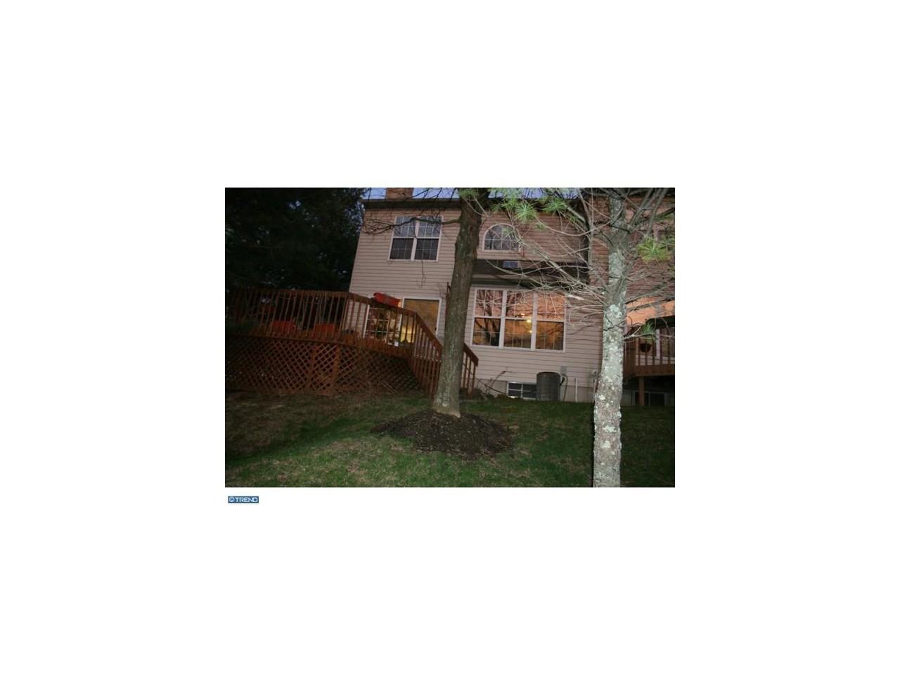 30 Essex Ct - Photo 3 of 28