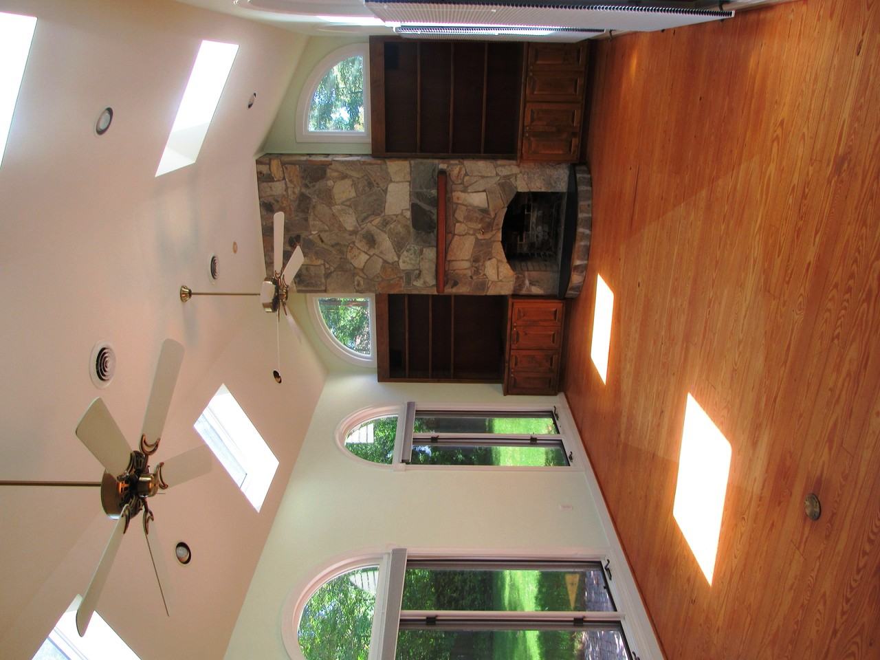 616 Kingsway Ct - Photo 2 of 23