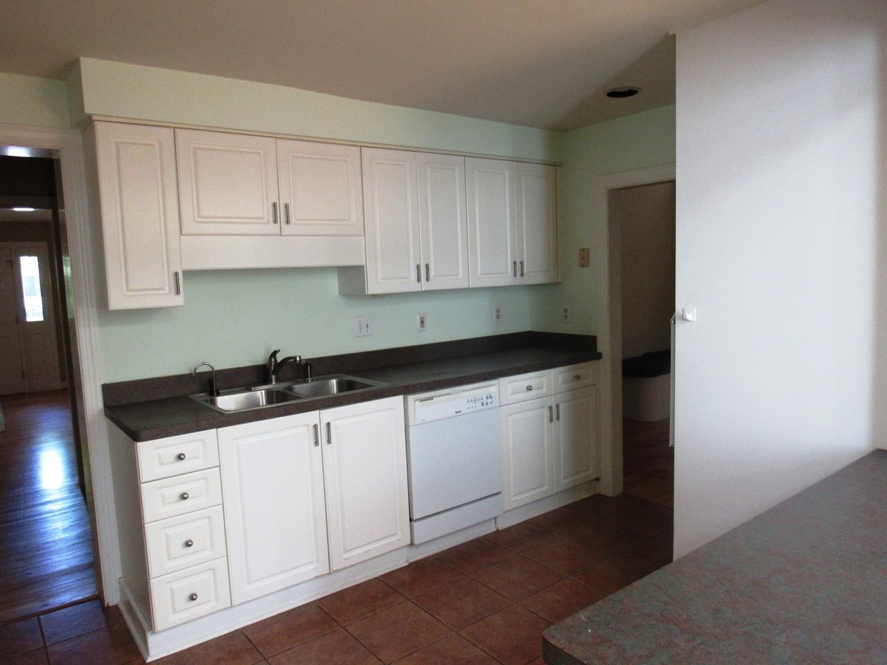 616 Kingsway Ct - Photo 3 of 23