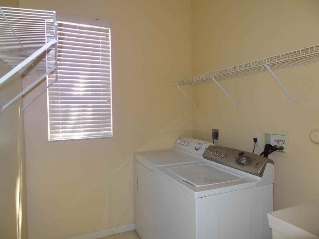 12671 Yardley Dr - Photo 2 of 4