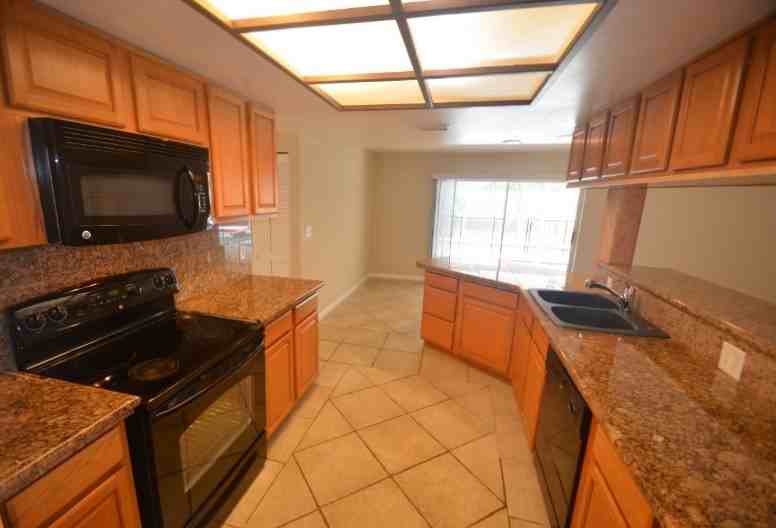 44 Harbor Oaks Cir - Photo 3 of 5