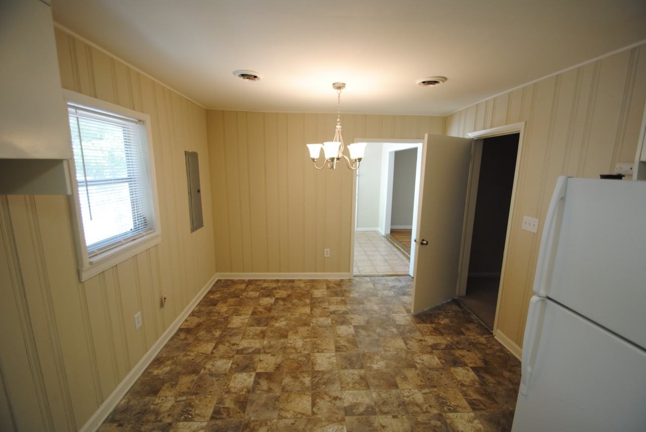 2492 Connally Dr - Photo 2 of 7