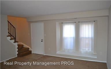 311 Roanoke Dr SE - Photo 3 of 19