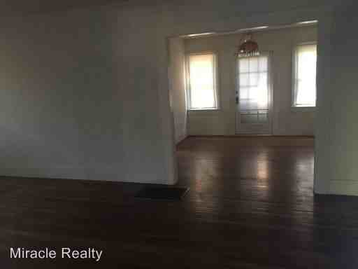 1933 N Vagedes Ave - Photo 2 of 4