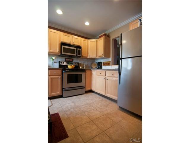 199 Wardwell St #3 - Photo 2 of 8