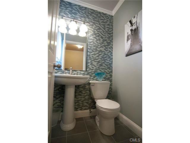 199 Wardwell St #3 - Photo 3 of 8