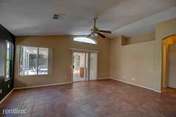 351 W Bruce Ave - Photo 3 of 10