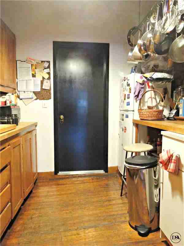 212 Forsyth St - Photo 3 of 7