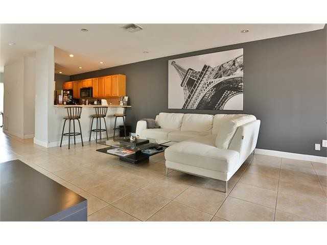 1178 N University Dr - Photo 3 of 13