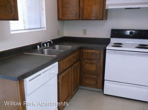190 N Willow Ave - Photo 2 of 4