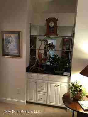 1121 Devonshire Dr - Photo 3 of 20