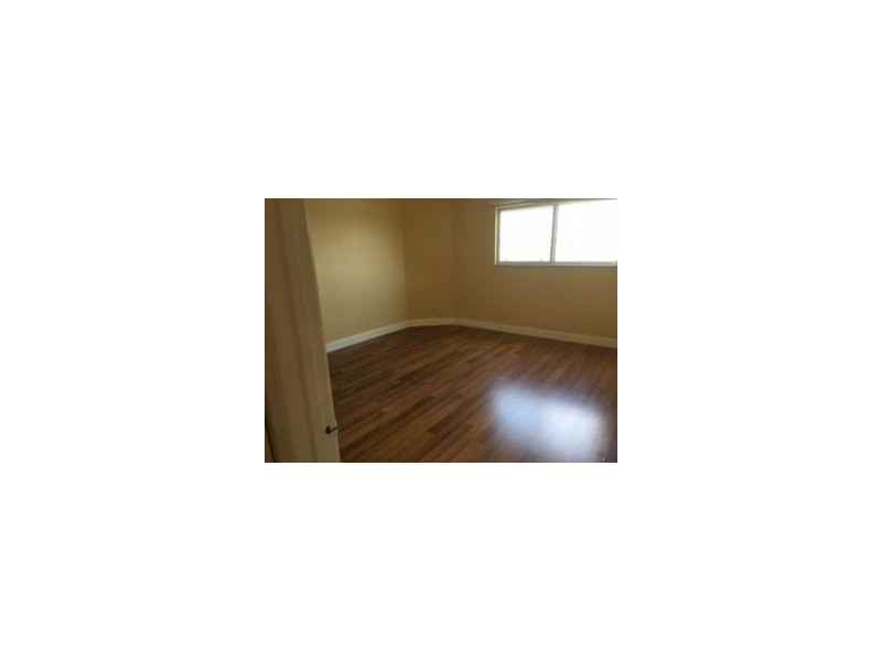 3433 NW 44th St #201 - Photo 3 of 6