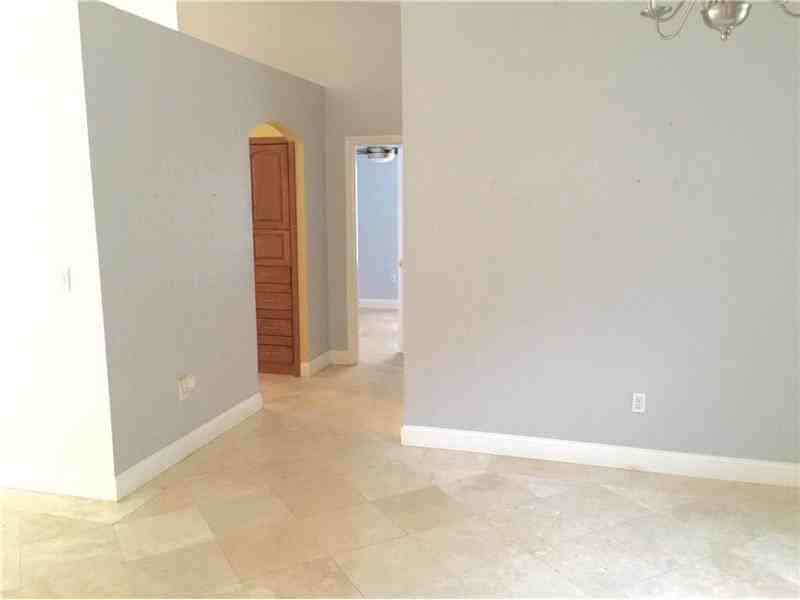 1900 SW 133rd Terrace - Photo 3 of 8