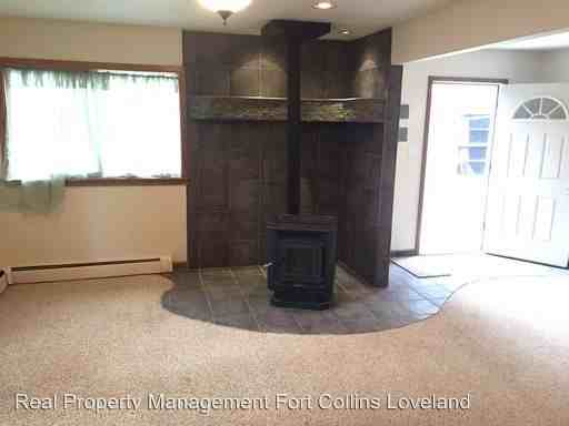 301 Pearl St - Photo 2 of 9