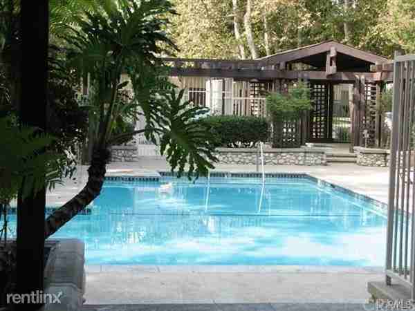 2782 Heritage Dr - Photo 2 of 3