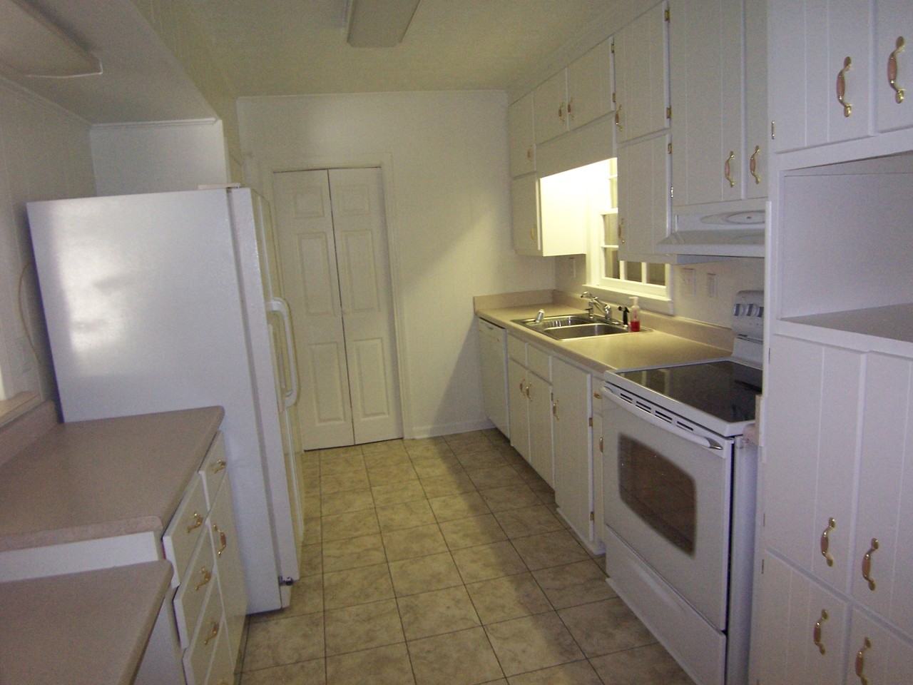 415 Laurel Cir - Photo 2 of 7