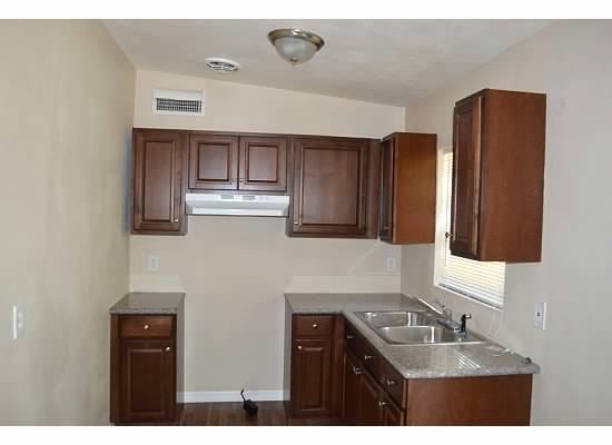 310 Kentia Rd - Photo 3 of 4