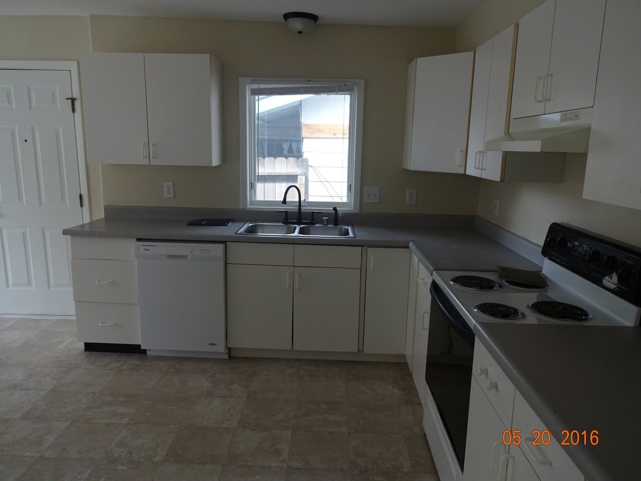 3205 Lois Dr - Photo 3 of 15