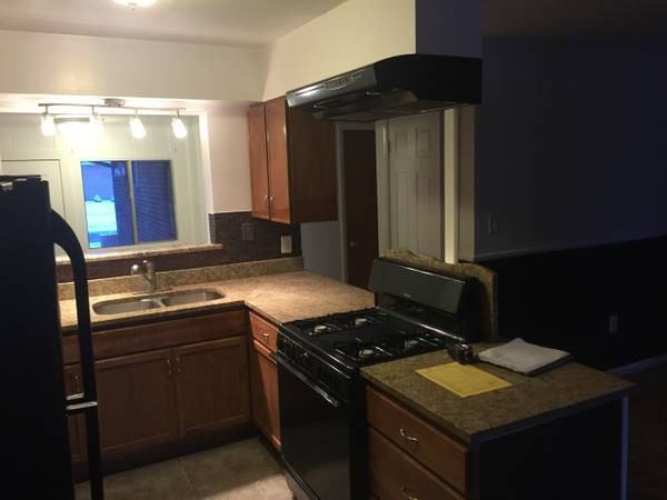 404 Zion St - Photo 3 of 5