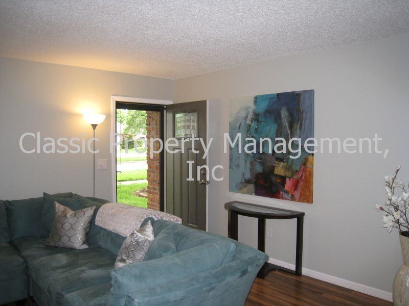 8245 NW Waukomis Dr - Photo 2 of 15