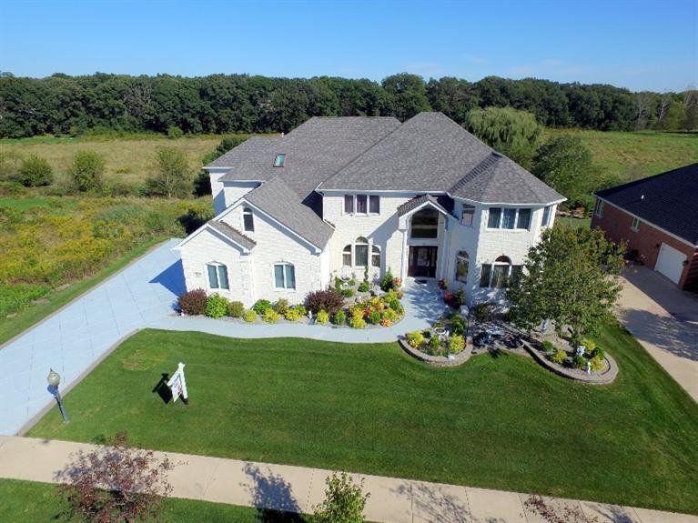 9825 Rosewood Dr - Photo 2 of 37