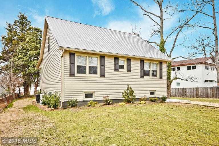 408 Beach Dr - Photo 2 of 20