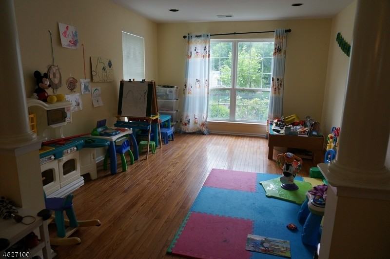 21 Mayflower Dr - Photo 3 of 14