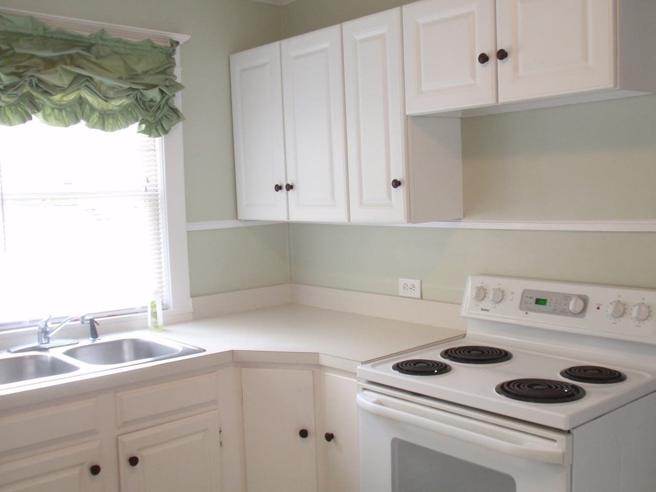 16 Maple St - Photo 2 of 5