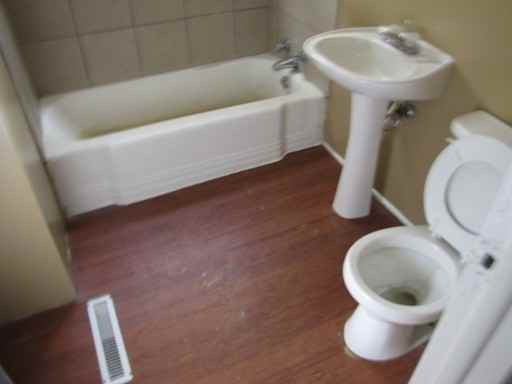 7307 NE 51st St - Photo 2 of 4