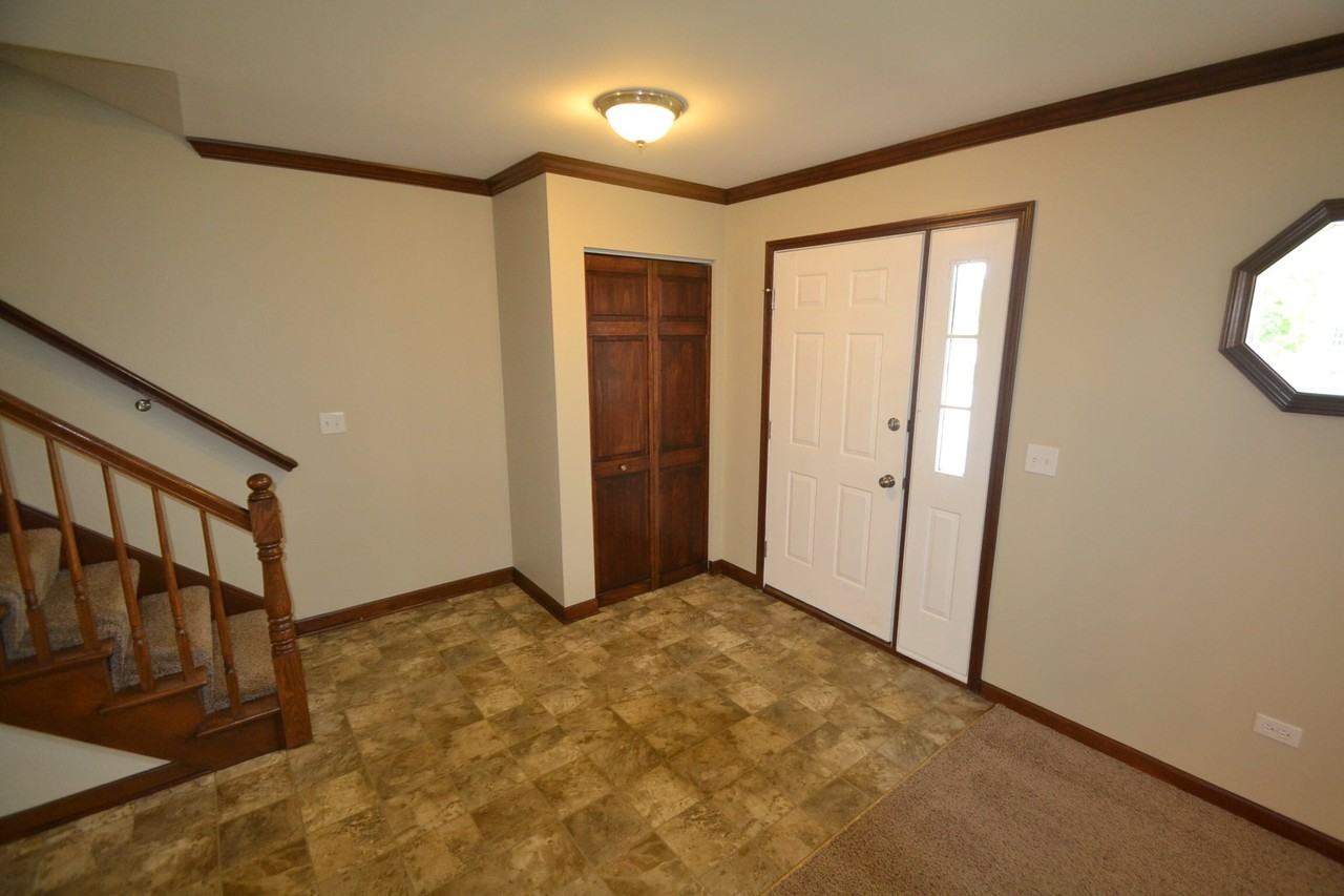 1047 Waterford Cut - Photo 3 of 30