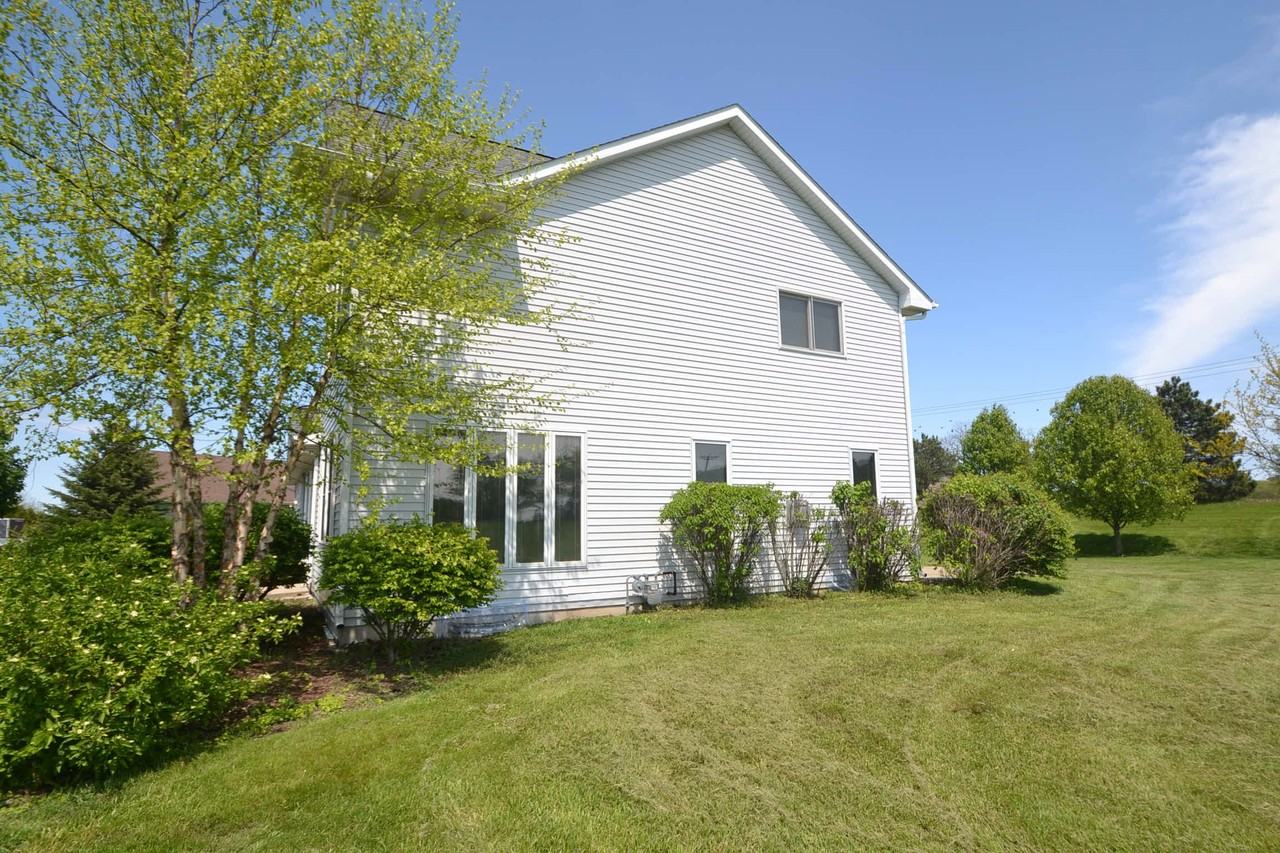 703 Suzanne Ct - Photo 2 of 29