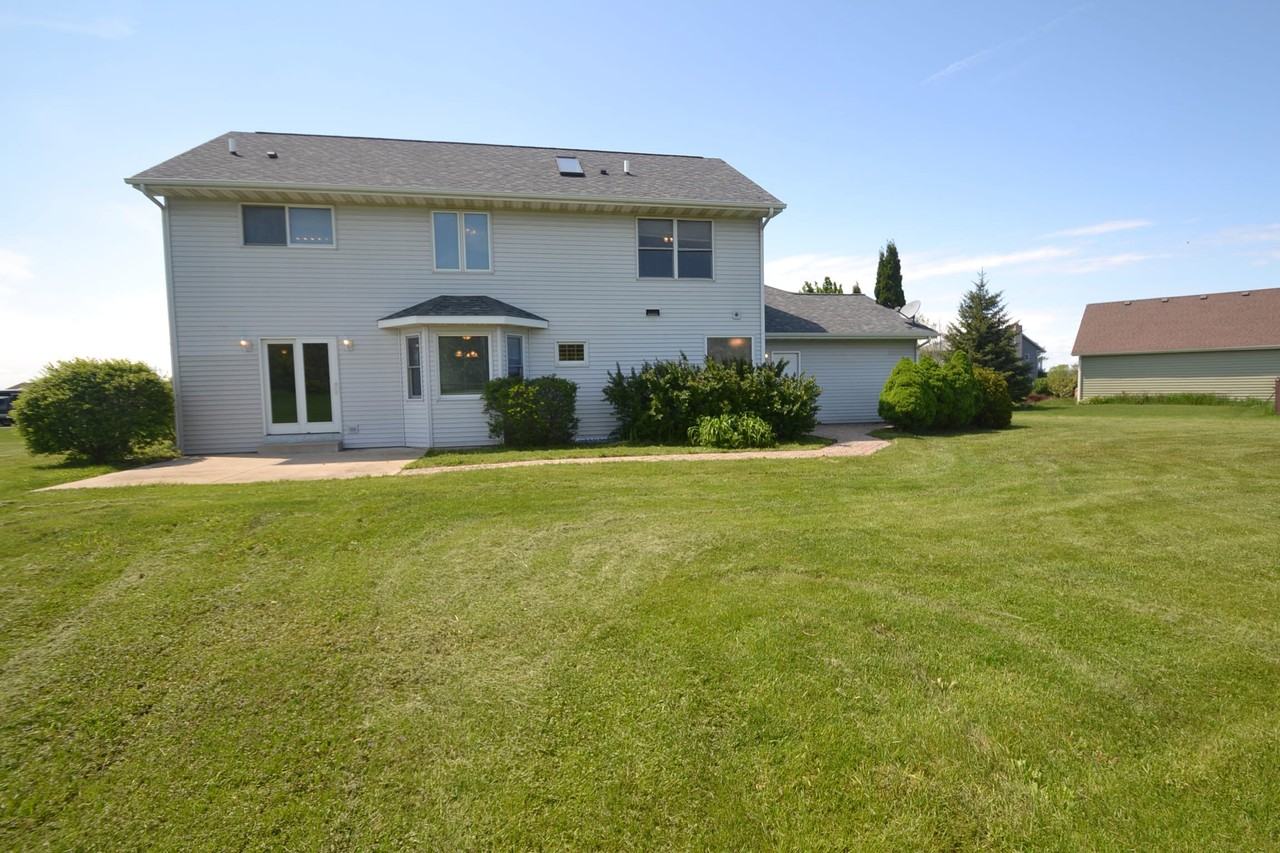 703 Suzanne Ct - Photo 3 of 29