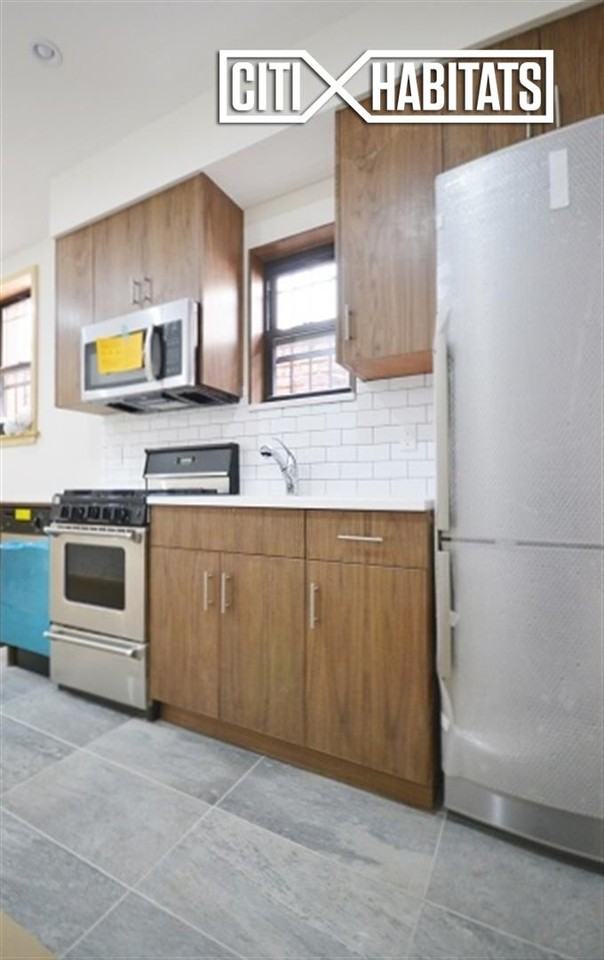 Baxter St #10F