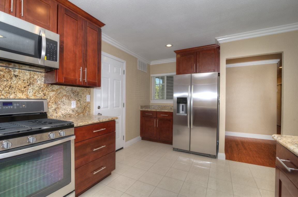 1070 Wallace Dr - Photo 3 of 18