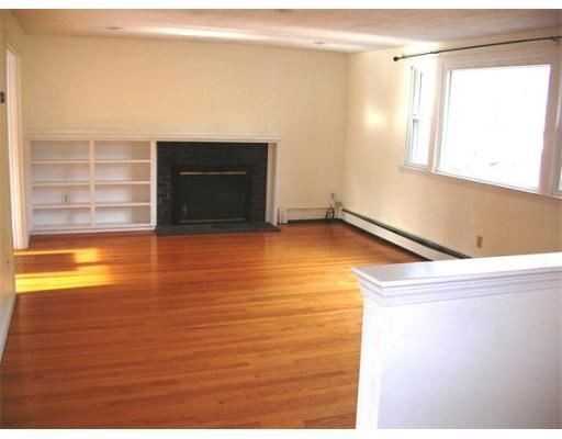 558 Concord Ave - Photo 3 of 8