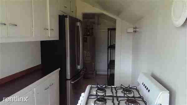 2425 Prince St - Photo 3 of 26