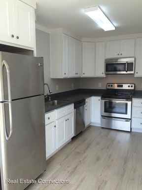 647 Sinclair Dr - Photo 3 of 7