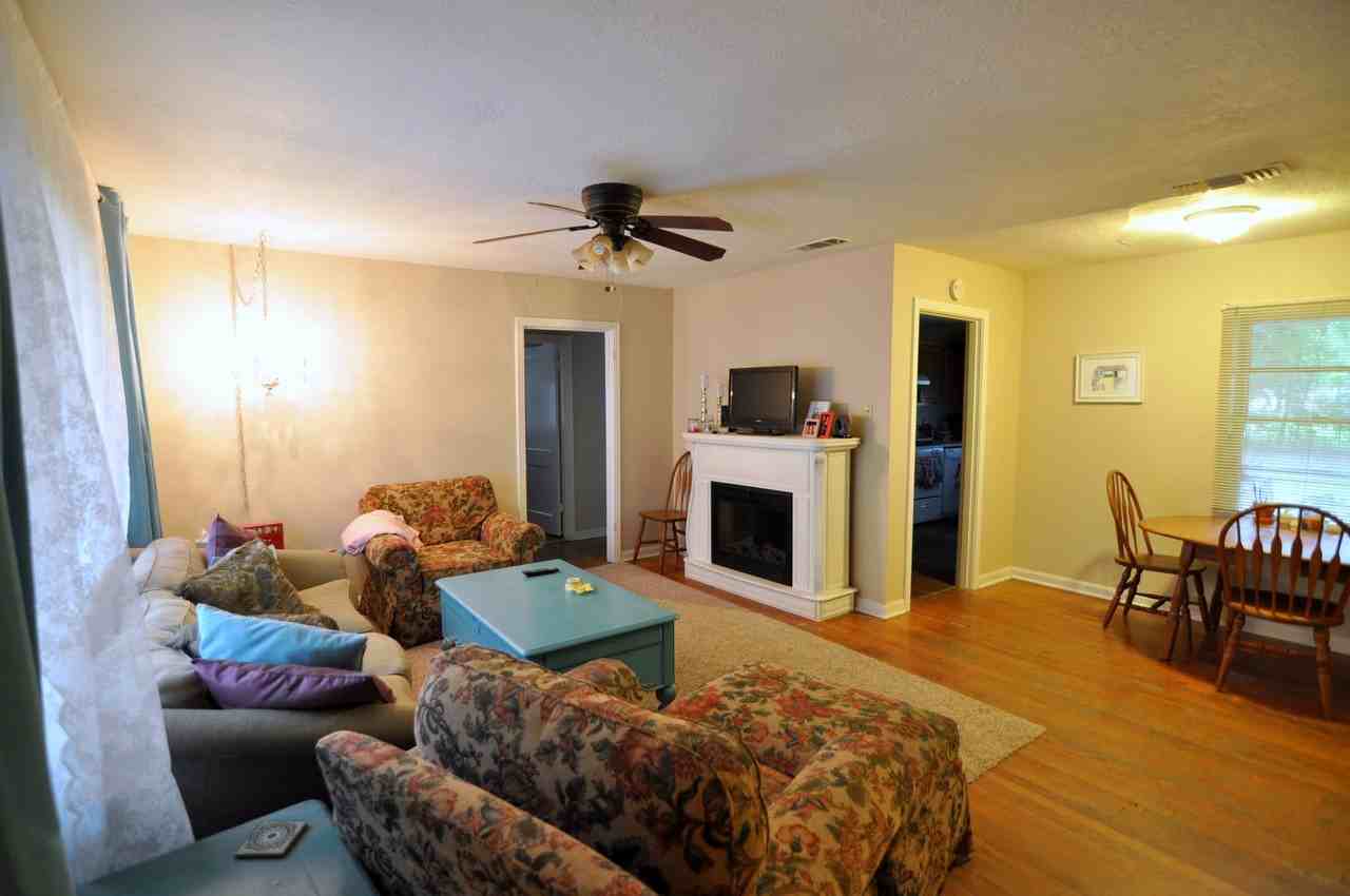 101 Moss St - Photo 2 of 10