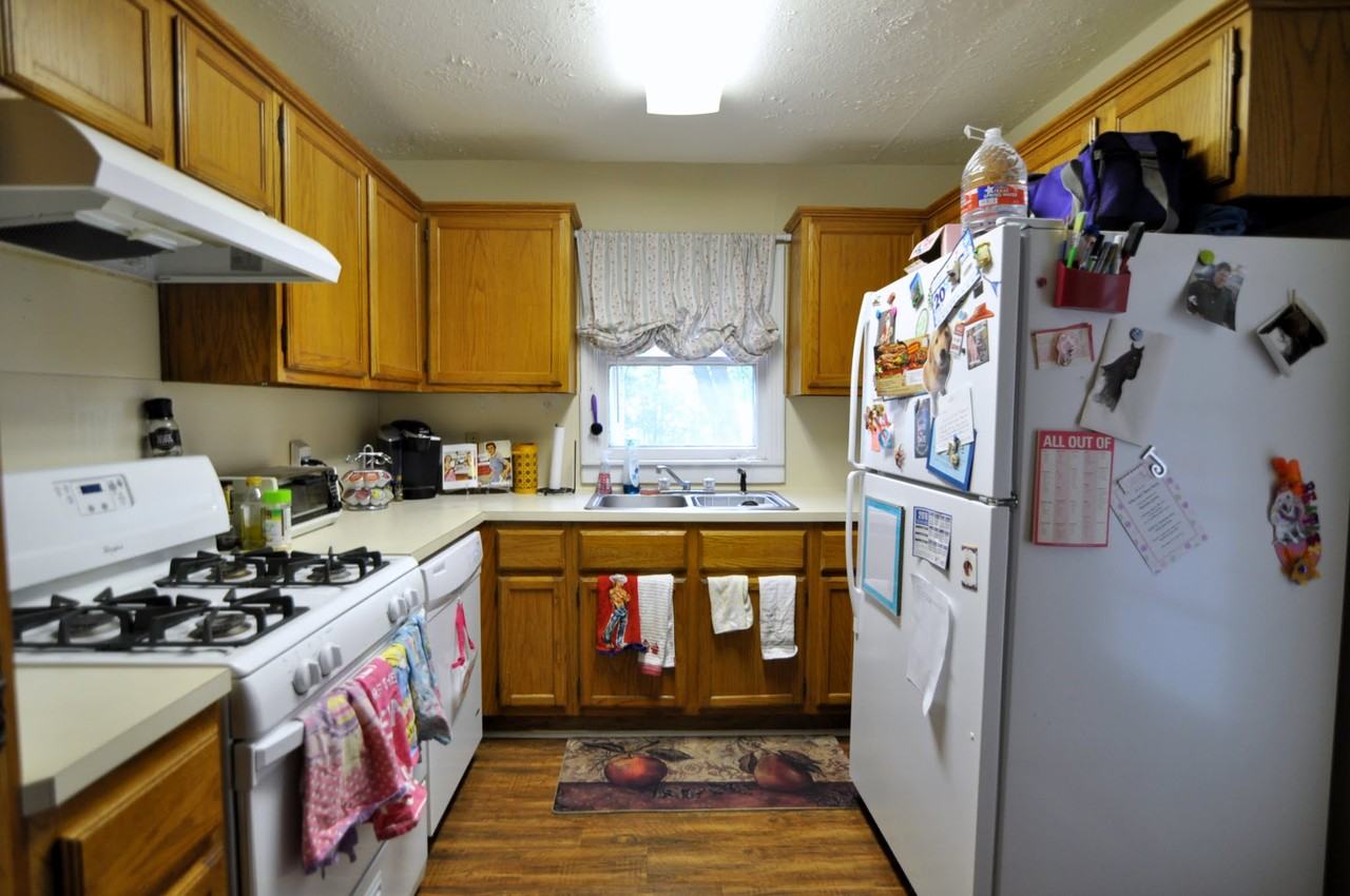 101 Moss St - Photo 3 of 10