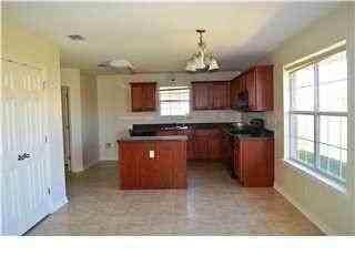 3005 Plantation Dr W - Photo 2 of 11