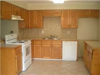 4025 Holden Dr N - Photo 3 of 8