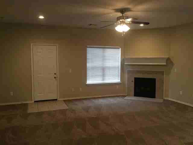 5929 SE 68th St - Photo 2 of 10