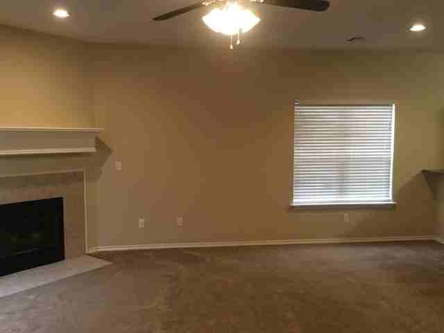 5929 SE 68th St - Photo 3 of 10