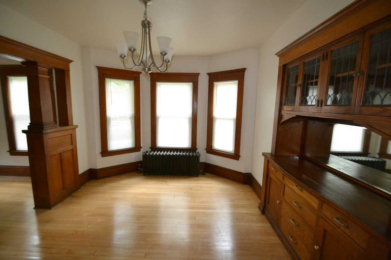 305 Gramercy Ave - Photo 3 of 9