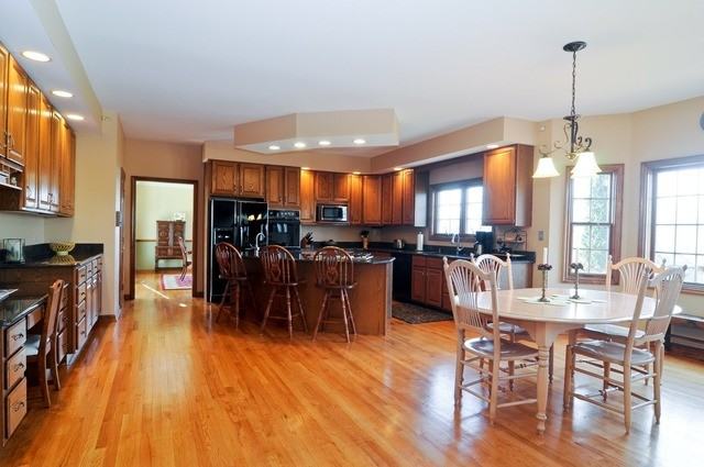 8 Shearwater Ct - Photo 3 of 13